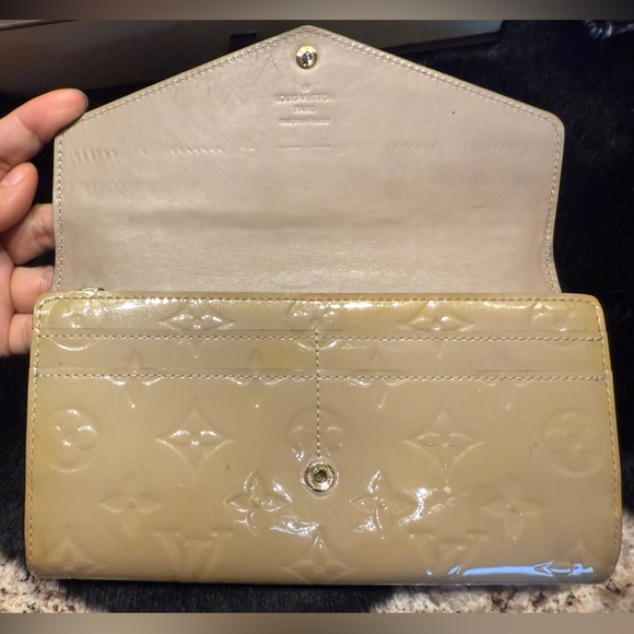 Louis Vuitton Sarah Wallet - Picture 12 of 17